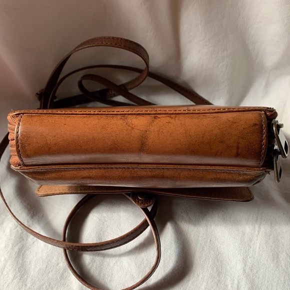 The Sak 'Sequoia' leather crossbody/wristlet smartphone wallet - Picture 3 of 10